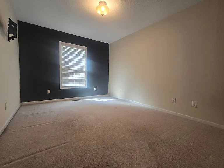 1607 Manheim Cir — Photo 9