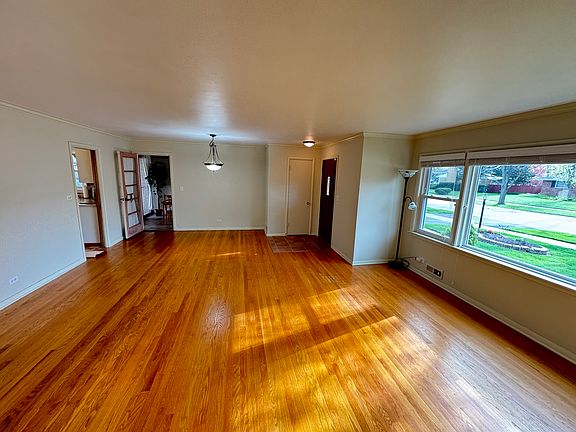 3rd image of 901 Brookline Ln