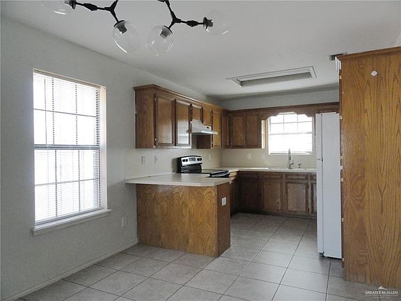 3rd image of 1305 E Bugambilia Ave