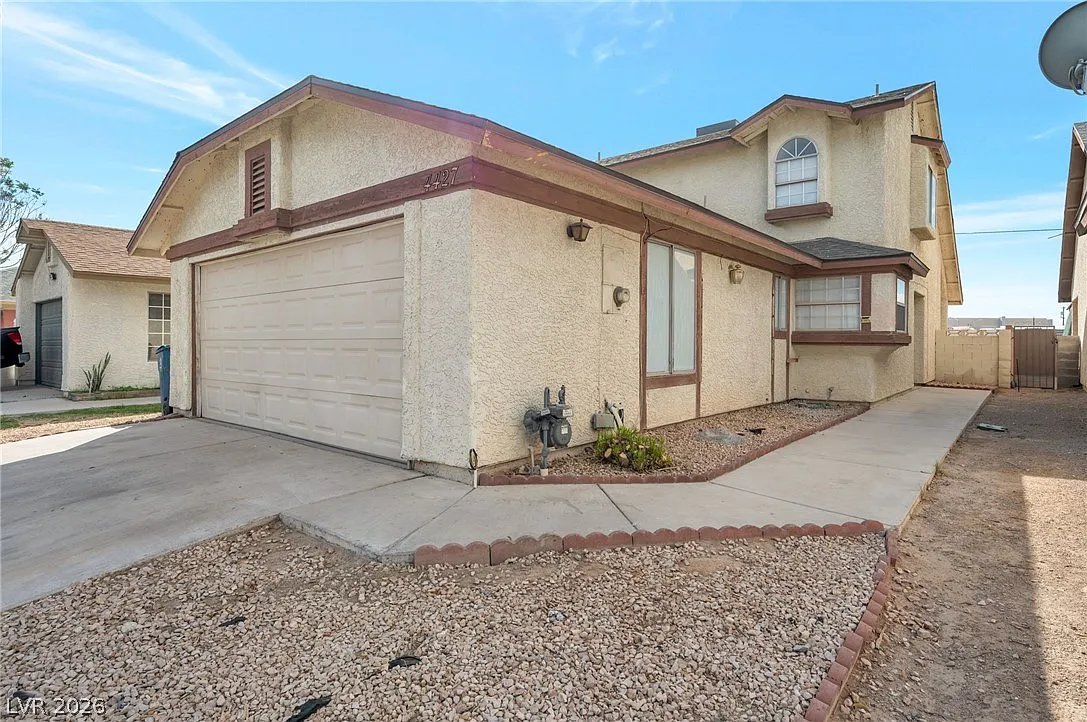 3 bed, 2.5 bath, 1457 sqft, $1,600 — Photo 1