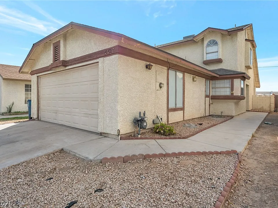 4427 Faberge Ave