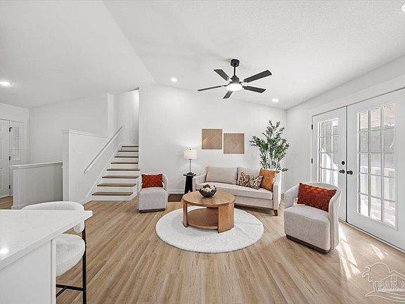 3rd image of 2828 Mandeville Ln