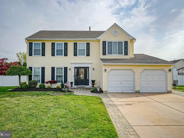 7 Daffodil Dr, Sicklerville, NJ 08081