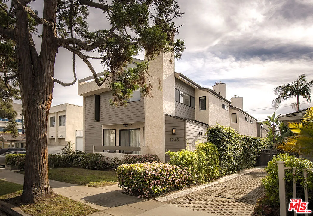 2 bed, 3.0 bath, 1688 sqft, $7,500 — Photo 1