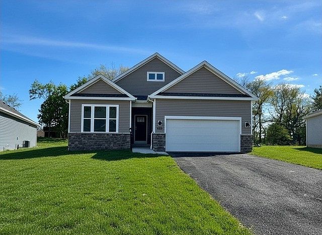 1st image of 371 Gleneagles Dr