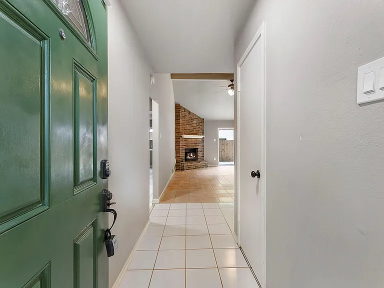 1010 E Red Cedar Cir — Photo 5