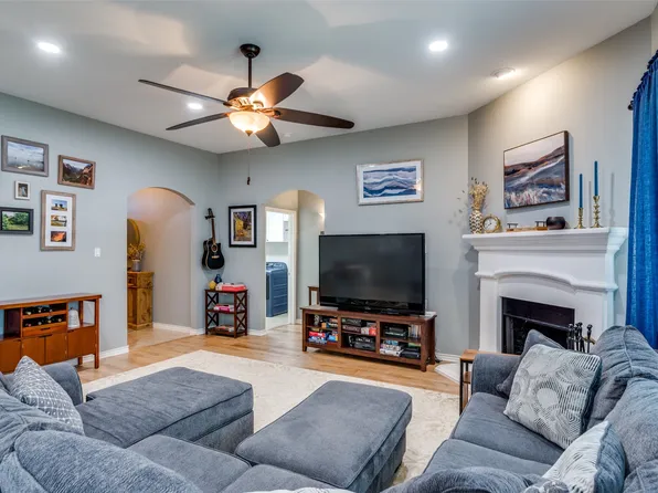 9209 Hunters Ct, White Settlement, TX 76108