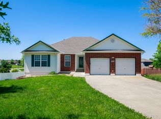 804 SW Crestview Ct, Grain Valley, MO 64029