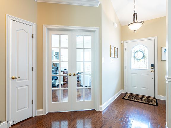 5th image of 170 Valley View Dr