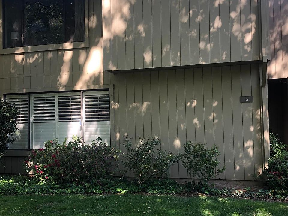 1st image of 6 Adelphi Ct