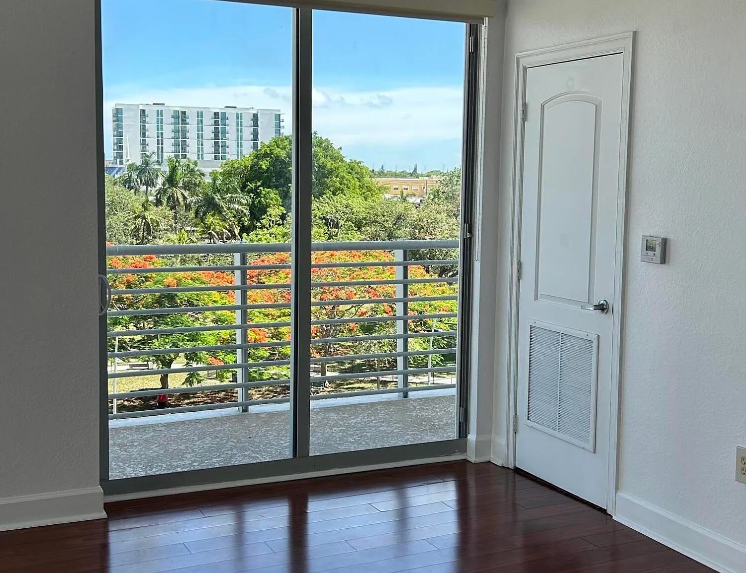 3 bed, 2.0 bath, 1480 sqft, $3,350 — Photo 2