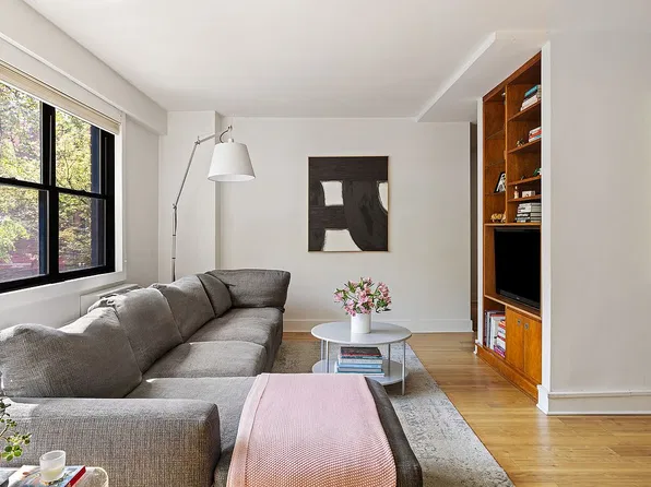 31 Jane St APT 2D, New York, NY 10014