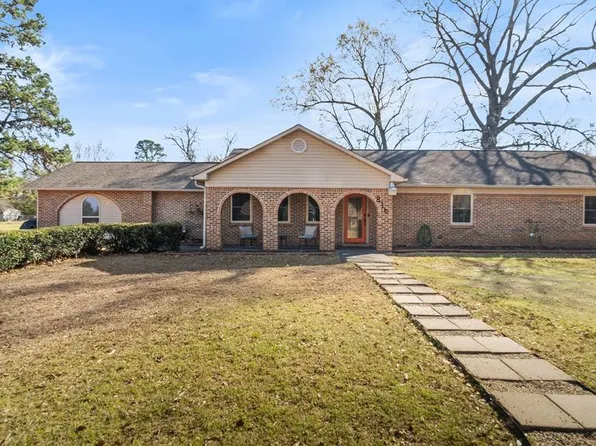 816 Wake Ave, Wake Village, TX 75501