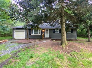 213 Hawkey Ln, Pocono Summit, PA 18346