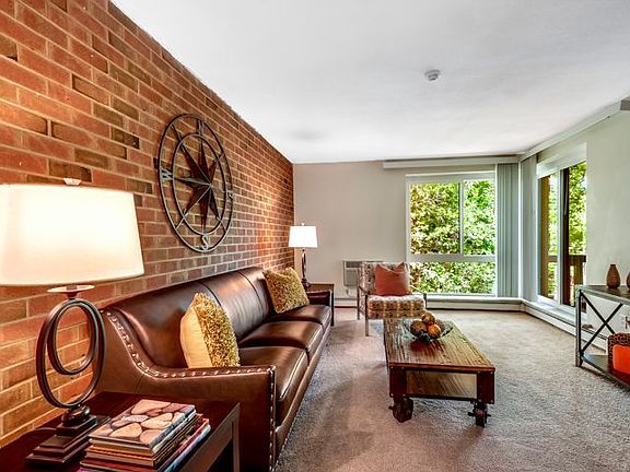 2nd image of 100 Queen Anne Dr #4036