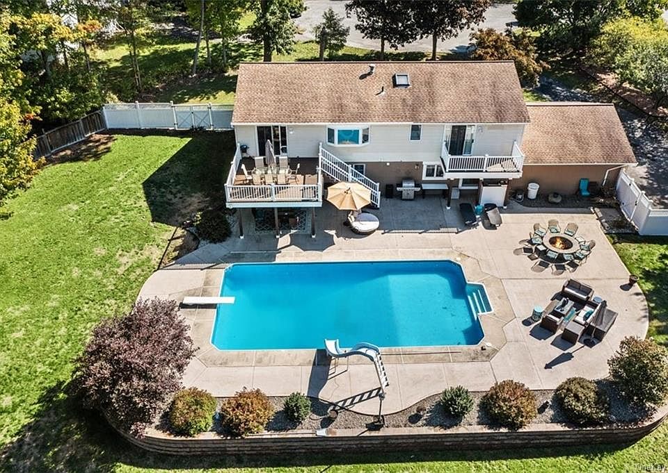 1st image of 45 Rockwood Dr