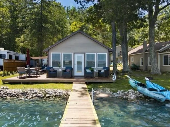 8246 Deadstream Rd #6, Honor, MI 49640