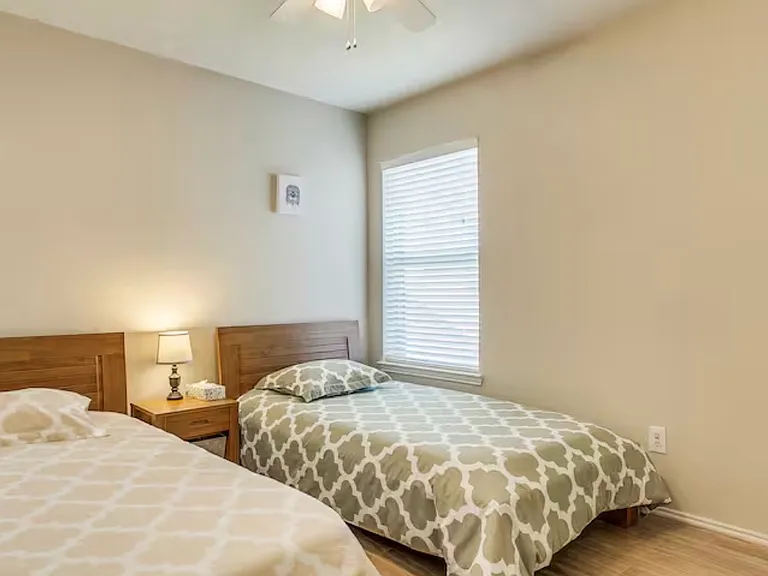 1138 Jamie Dr — Photo 7