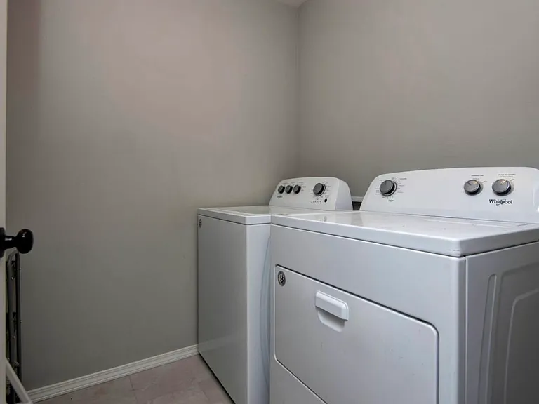 458 Ethan Ave — Photo 8