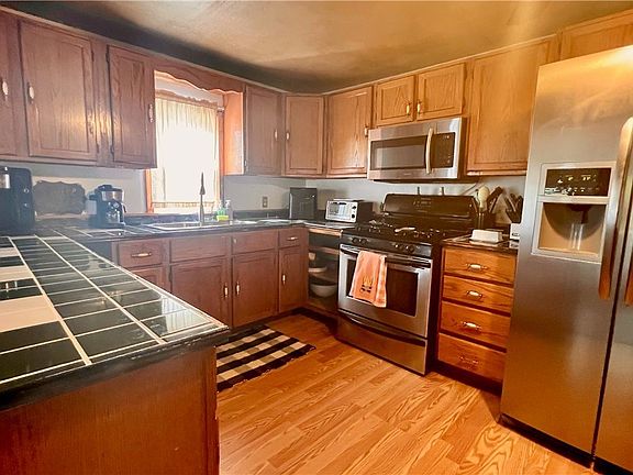 3rd image of 6672 Wayne Dr