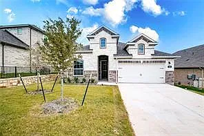 4 bed, 3.0 bath, 2347 sqft, $2,395 — Photo 1