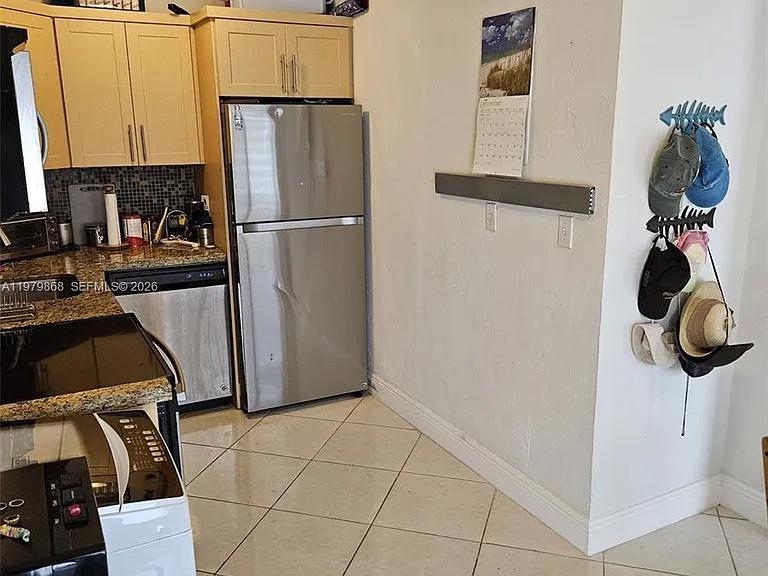 7400 Harding Ave #22 — Photo 6