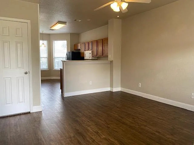 2818 Southampton Way — Photo 3