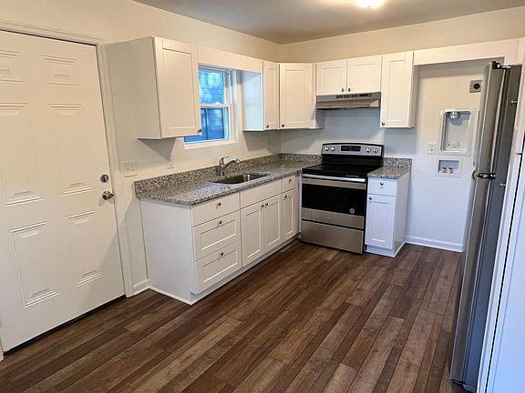 2nd image of 219 Eastmoreland St