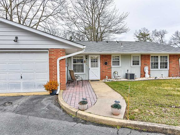 2nd image of 452A Portsmouth Dr