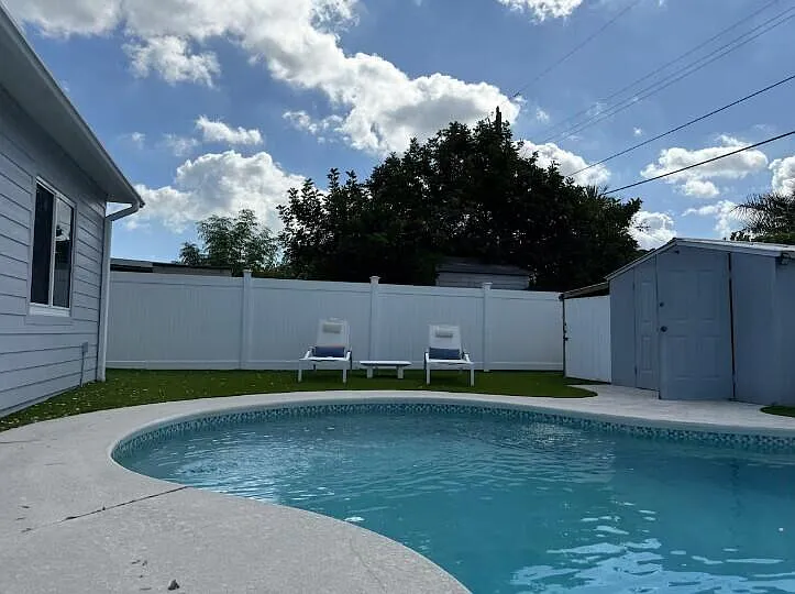 516 E Whitney Dr — Photo 43