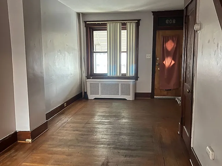 909 Marion St — Photo 3