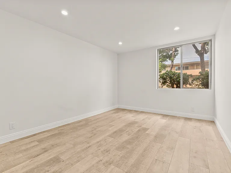 Leyden Apartments — Photo 11