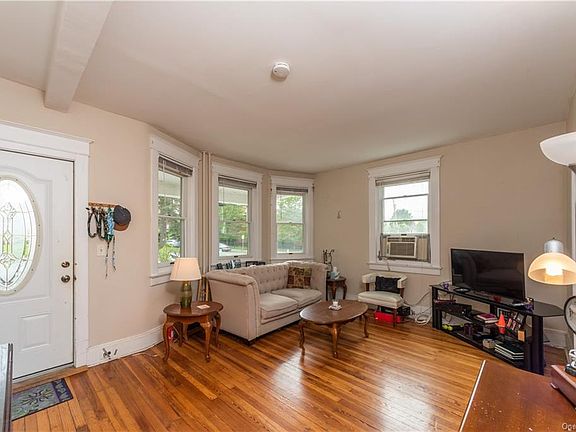 5th image of 65 Hillside Ave