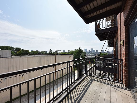 5th image of 1924 N Hubbard St APT 415