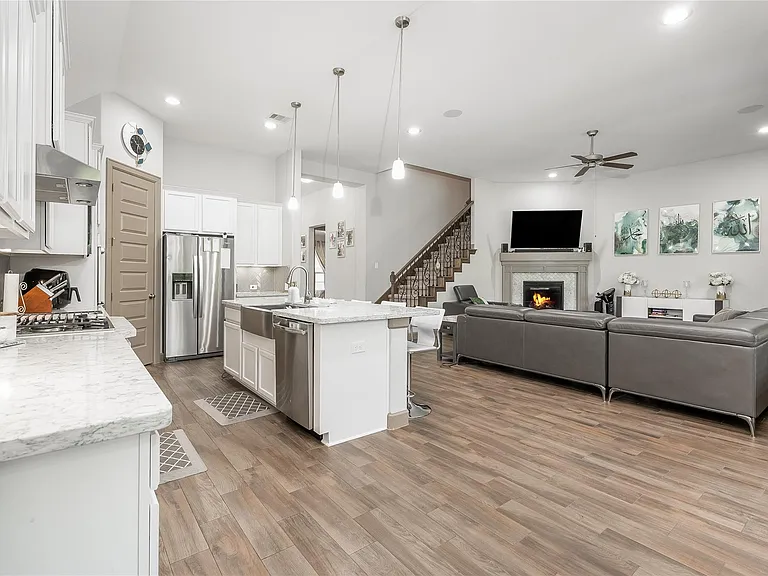 2236 Bayou Cove Ln — Photo 6