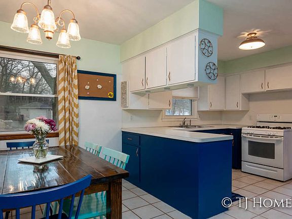 4th image of 2604 Valley Ave NW