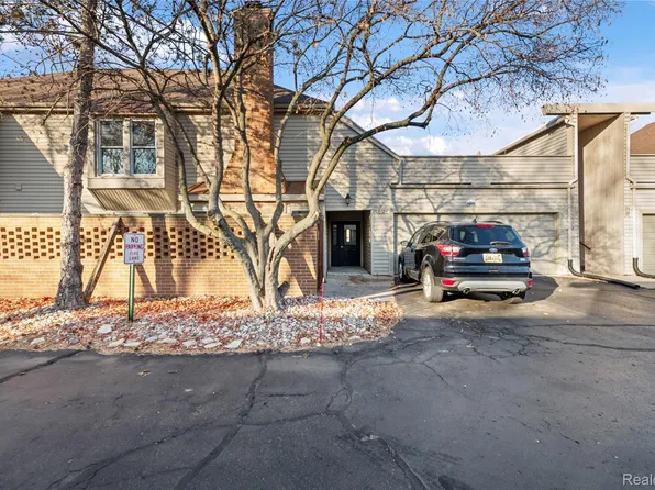 8309 Colony Dr APT 21, Grosse Ile, MI 48138