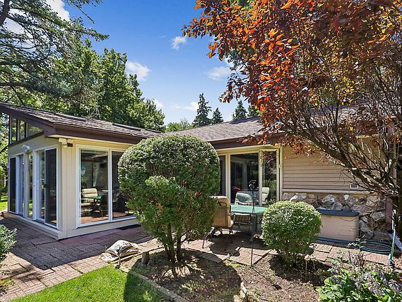 5th image of 20W135 98th St