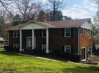 476 Country Ln, Winston Salem, NC 27107