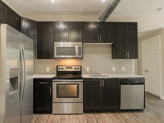 2nd image of 910 28th St #212C