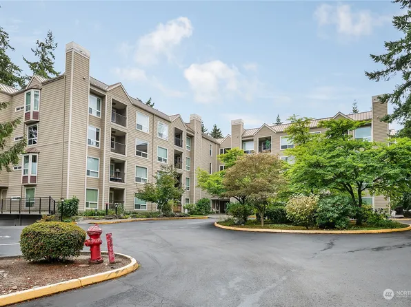 823 N 161st Place #104, Shoreline, WA 98133