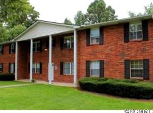 102 Falling Waters Rd, Hendersonville, NC 28792