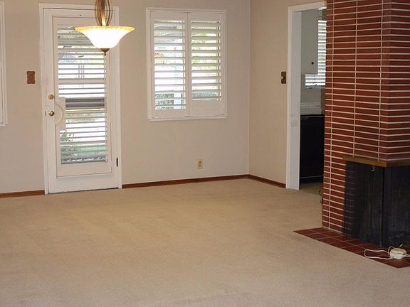 3rd image of 2837 W De Ovan Ave