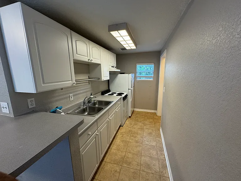 711 Greenwood St #1/2 — Photo 11