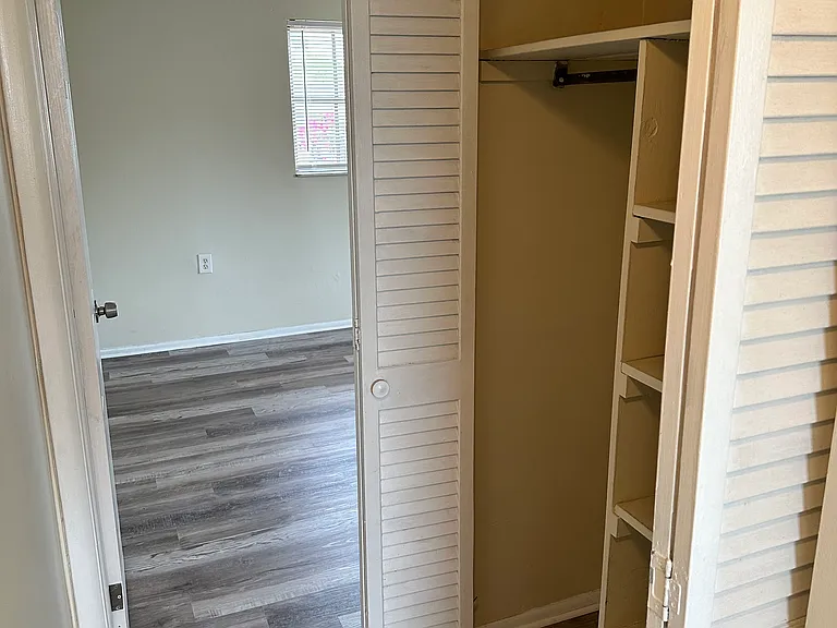1241 Ermine Dr — Photo 9