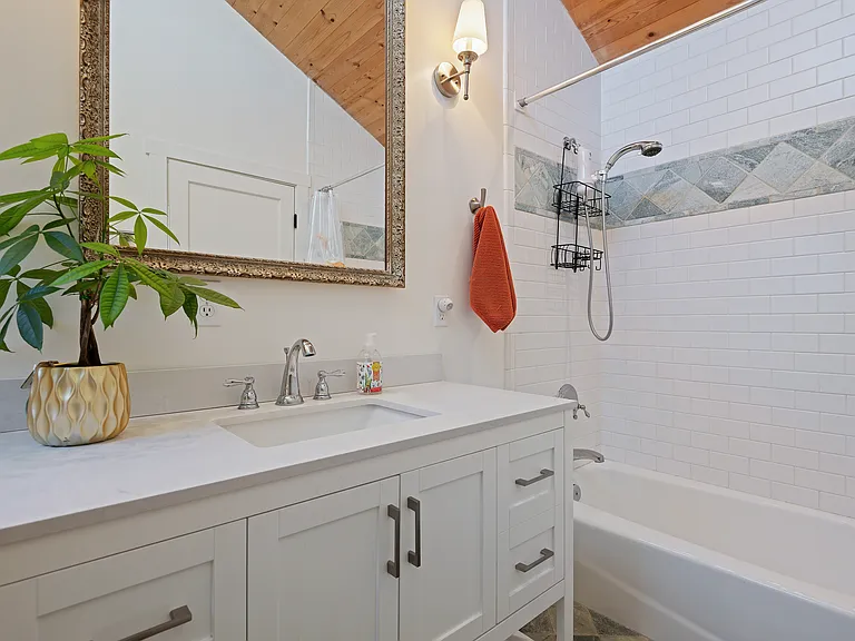 1093 Holly Ave — Photo 19