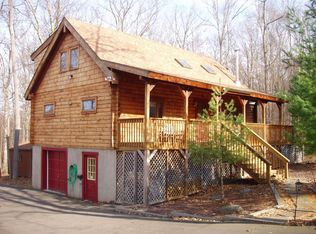 100 Red Breast Ct, Lackawaxen, PA 18435