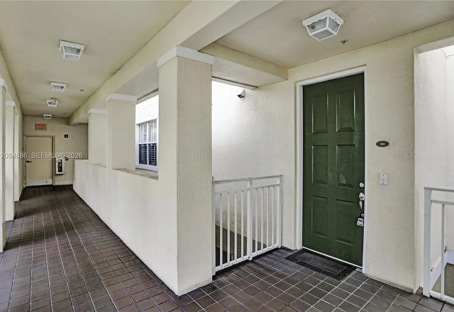 3 bed, 2.5 bath, 2040 sqft, $5,800 — Photo 4