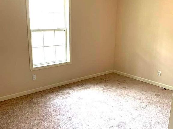 5th image of 100 Sherwood Dr