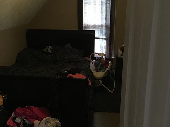 5th image of 479 Emerald Ave NE
